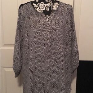 Zac & Rachel Women’s 1X Tunic with Lace Back.